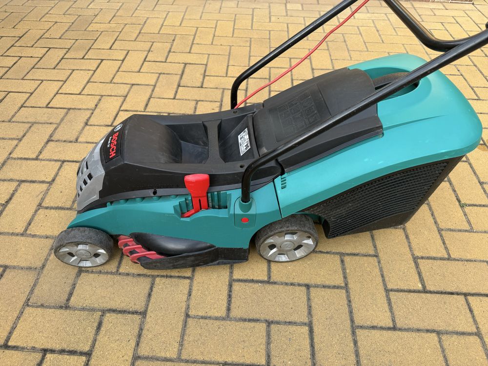 Газонокосарка Bosch Rotak 37 під ремонт