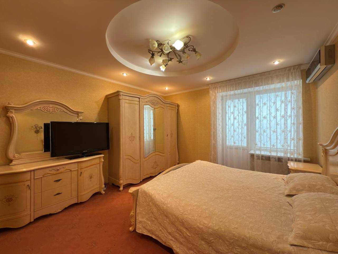 Продам 3х комнатную в центре с автономкой  на Петропавловской.