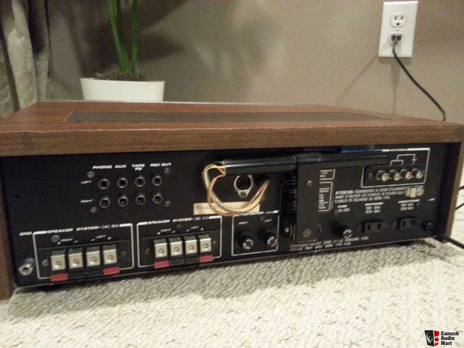 Amplificador e Sintonizador Sanyo DCX2000K