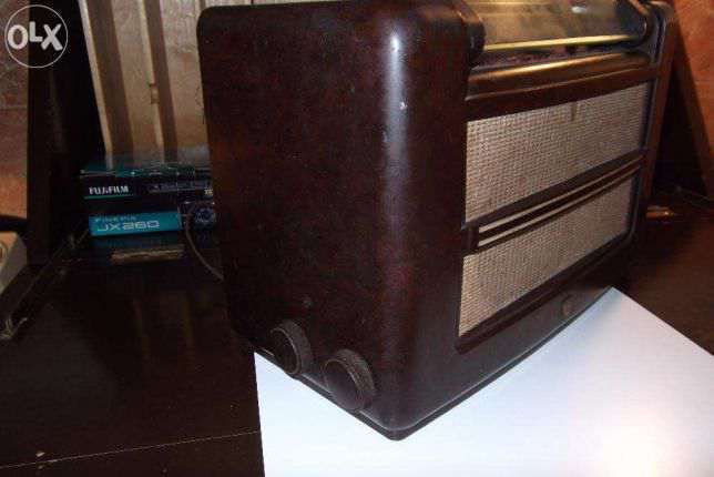 Rádio a válvulas Philips de duas bandas (Onda Média e Onda Curta)