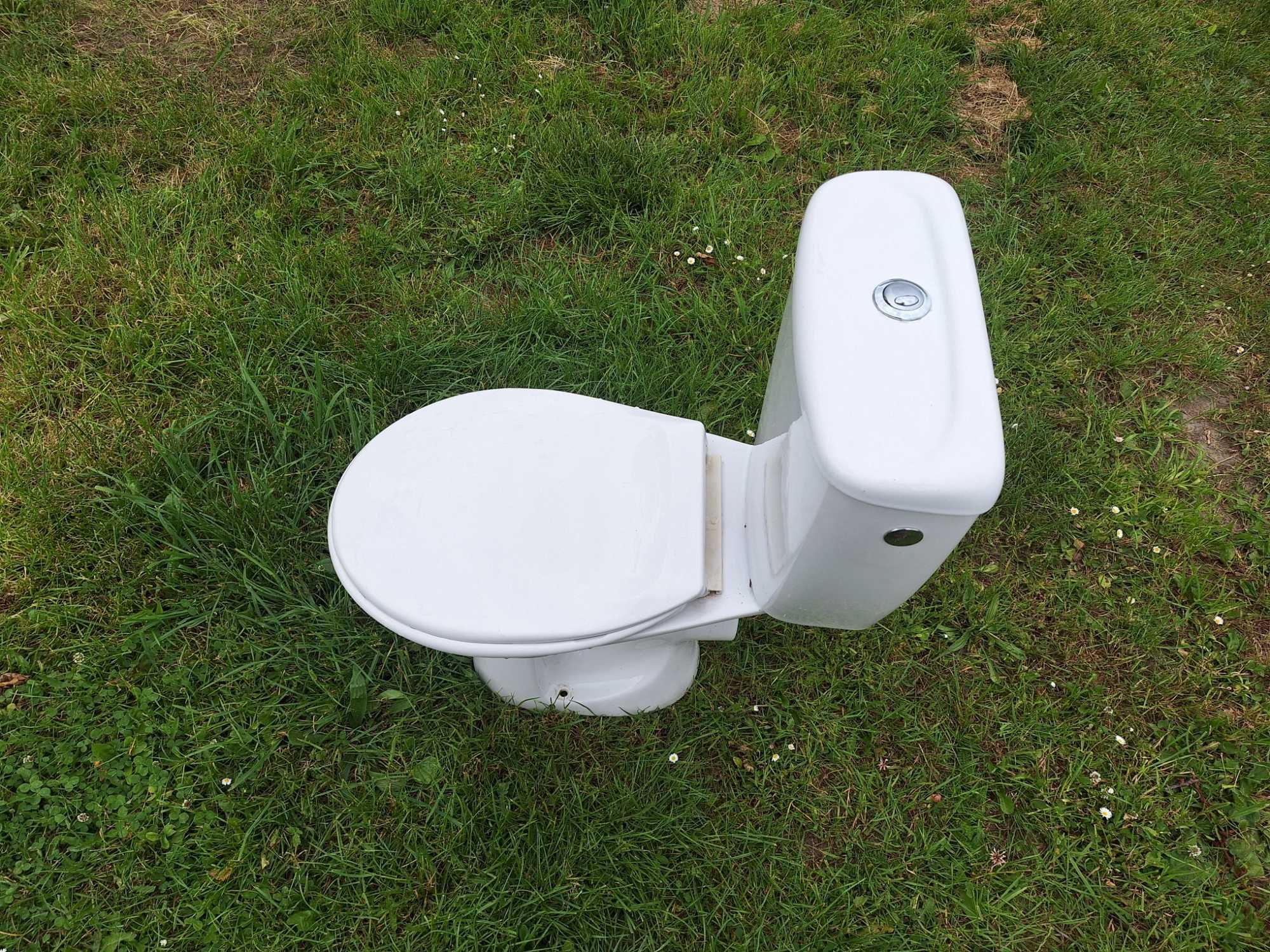 Kompakt WC, toaleta.