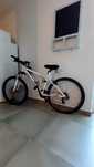 Bicicleta Rockrider Branca como nova com acessórios