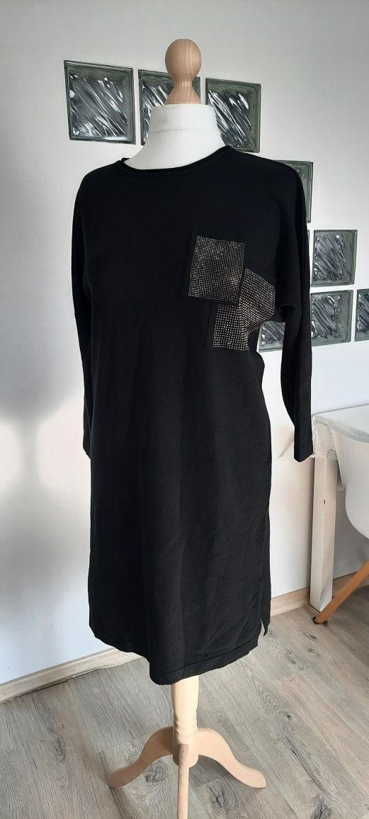 80. Dzianinowa sukienka czarna L/XL 46