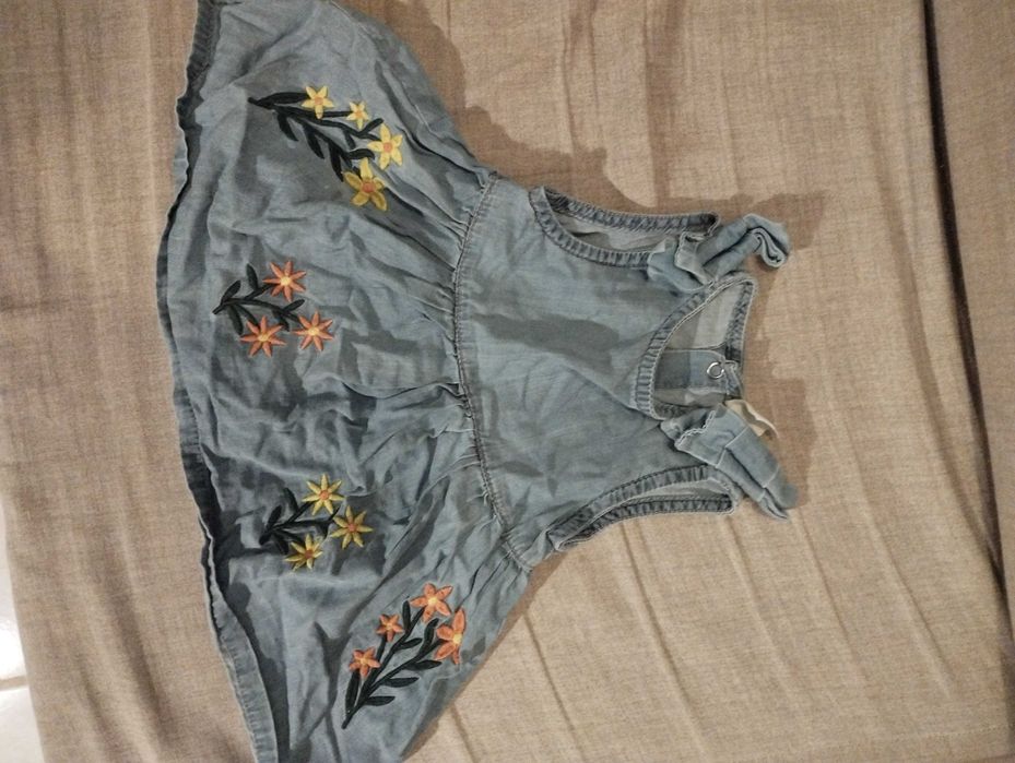 vestido azul com flores