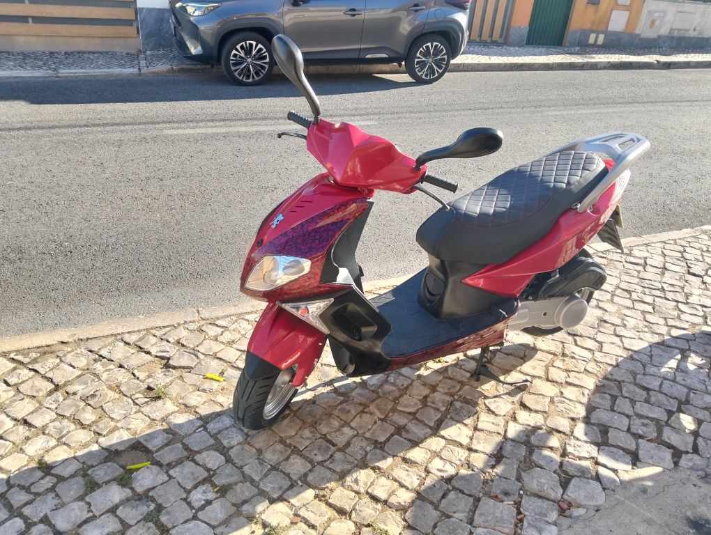 Peugeot sum up 125cc 2009