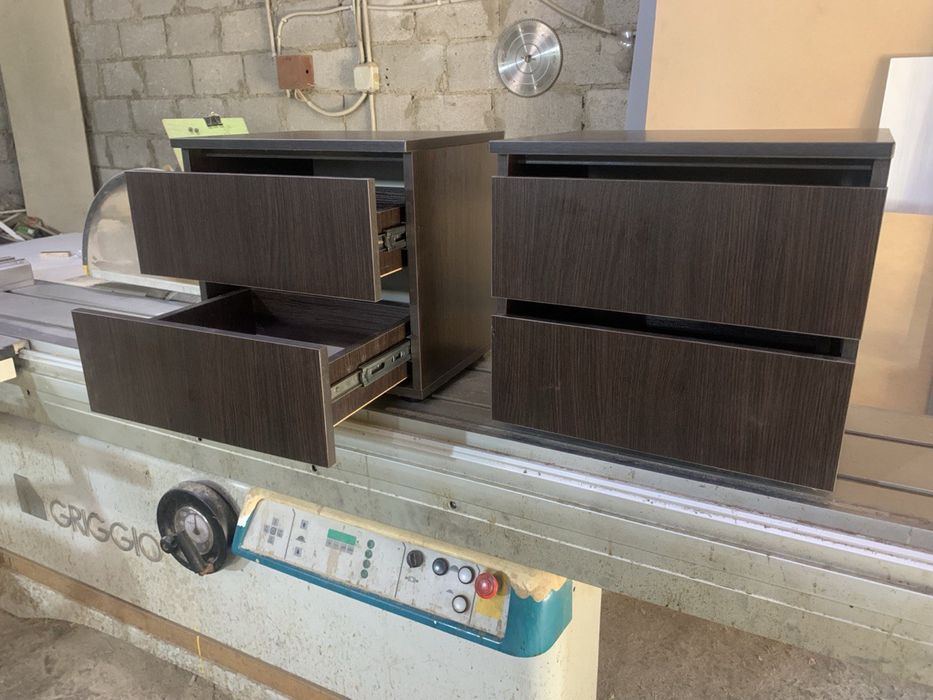 Тумба приліжкова біла