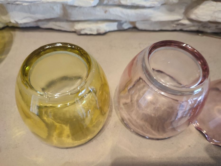 Szklane ozdoby w kształcie jajek