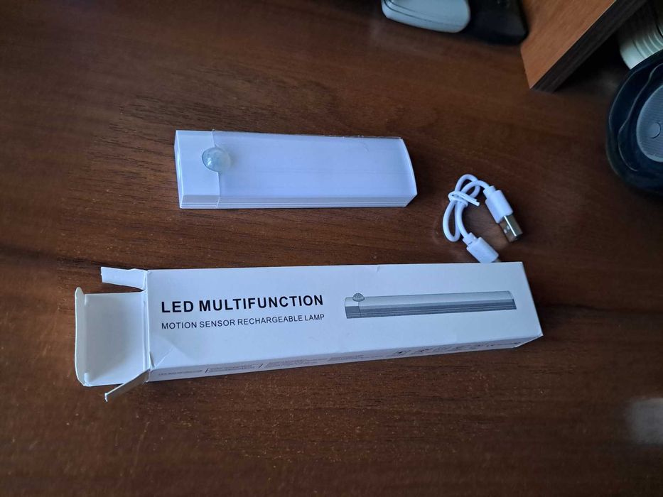 Перезаряжаемые LED-светильники с датчиком движения.