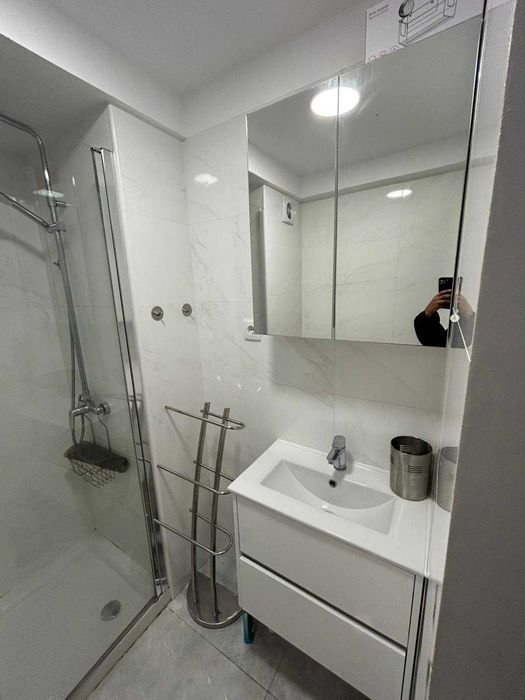 Lindo quarto com banheiro em Almada!