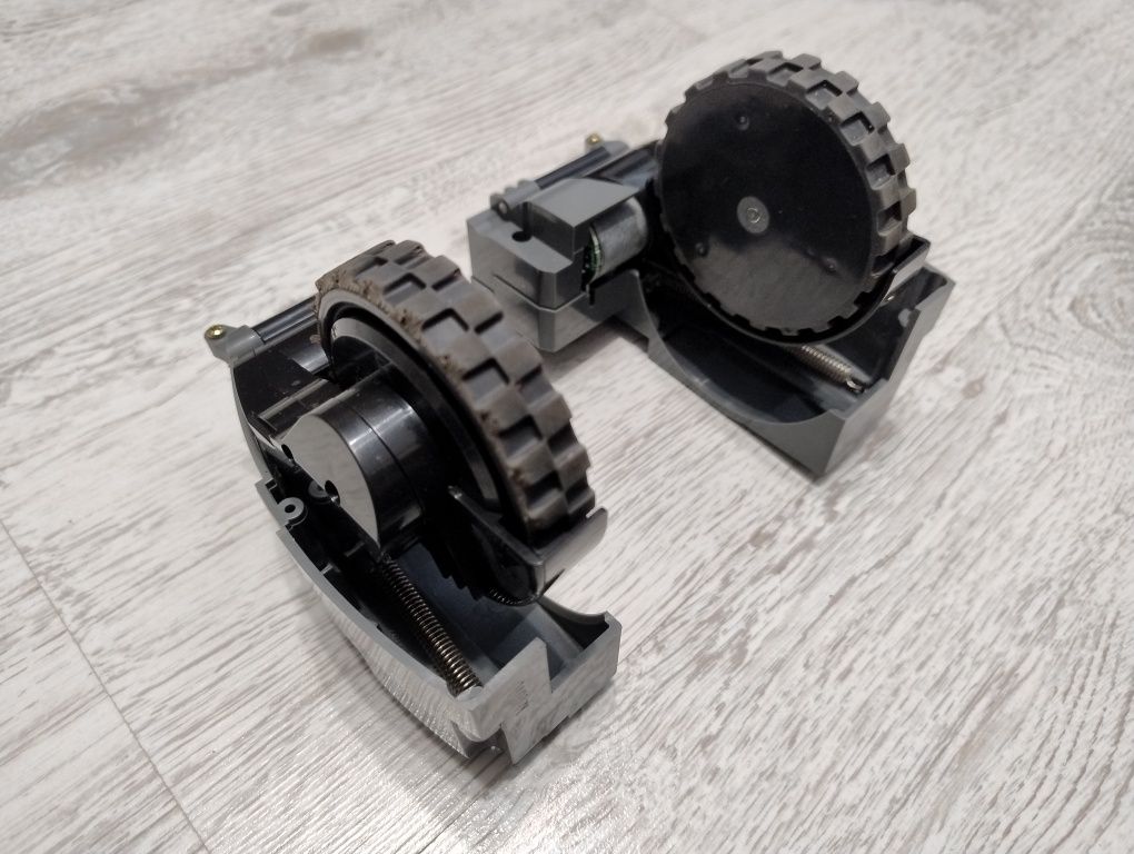 Moduł koła lewego ,L` + Moduł koła prawego ,R` Irobot Roomba 880
