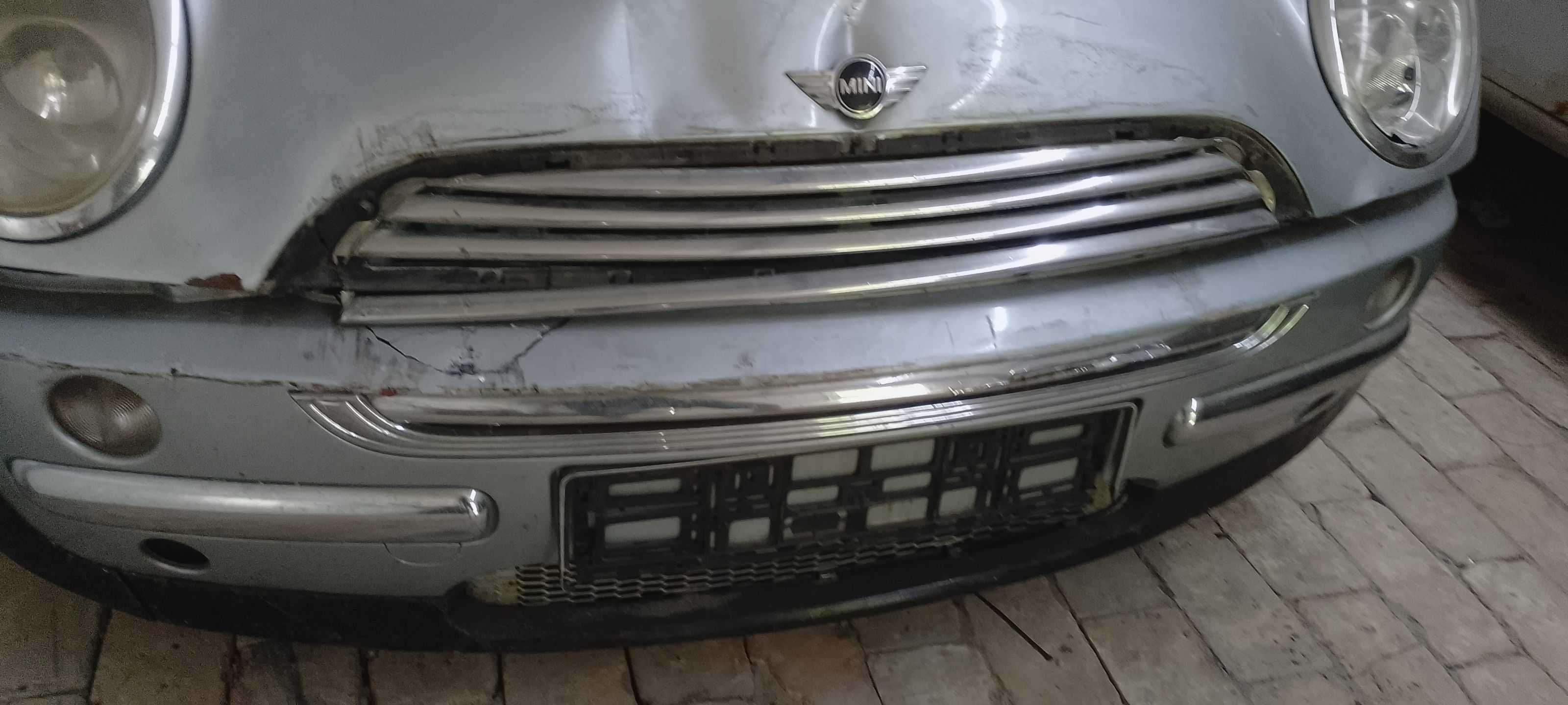Mini cooper po  drobnej kolizji