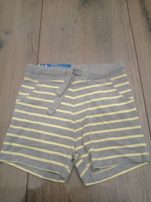 Sprzedam NOWE szorty/spodenki LUPILU rozm.74/80cm.