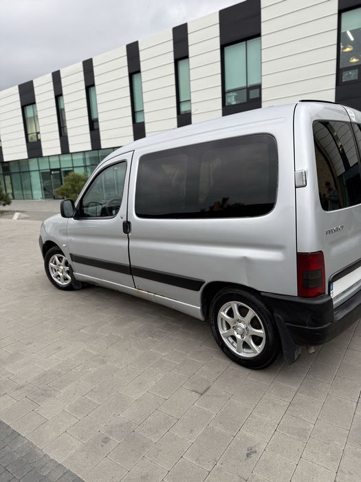 Автомобіль Peugeot Partner