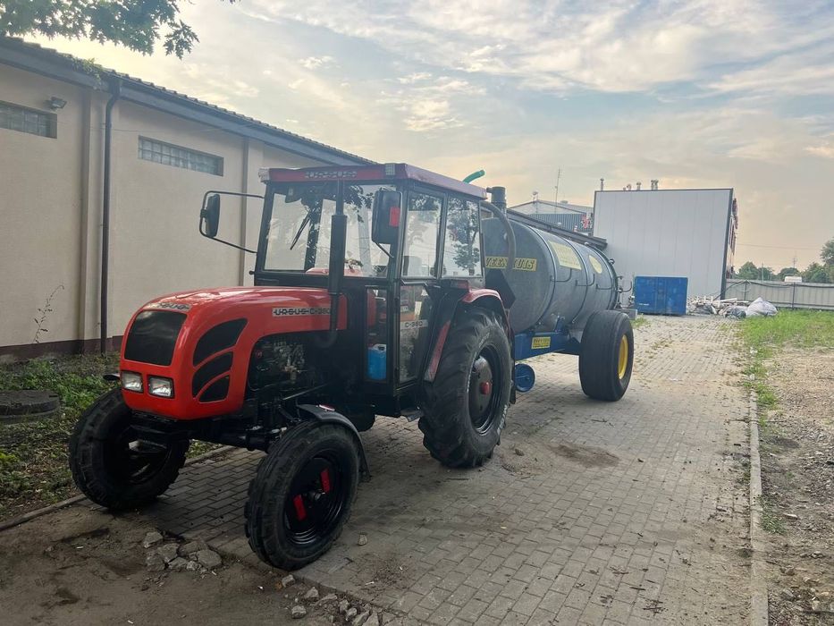Ciągnik traktor URSUS C-355 z beczką 5,5 t