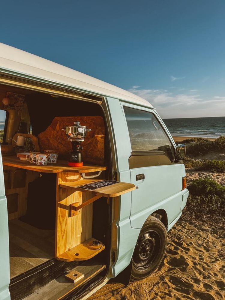 Campervan Mitsubishi L300 – Legalizada como Especial Dormitório