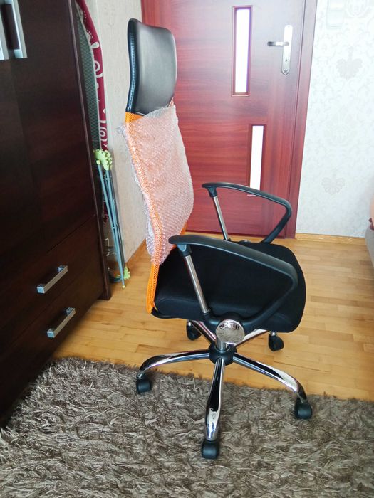 Fotel obrotowy biurowy wentylowany pomarańczowy