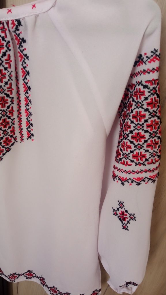 Вишиванки для дівчаток