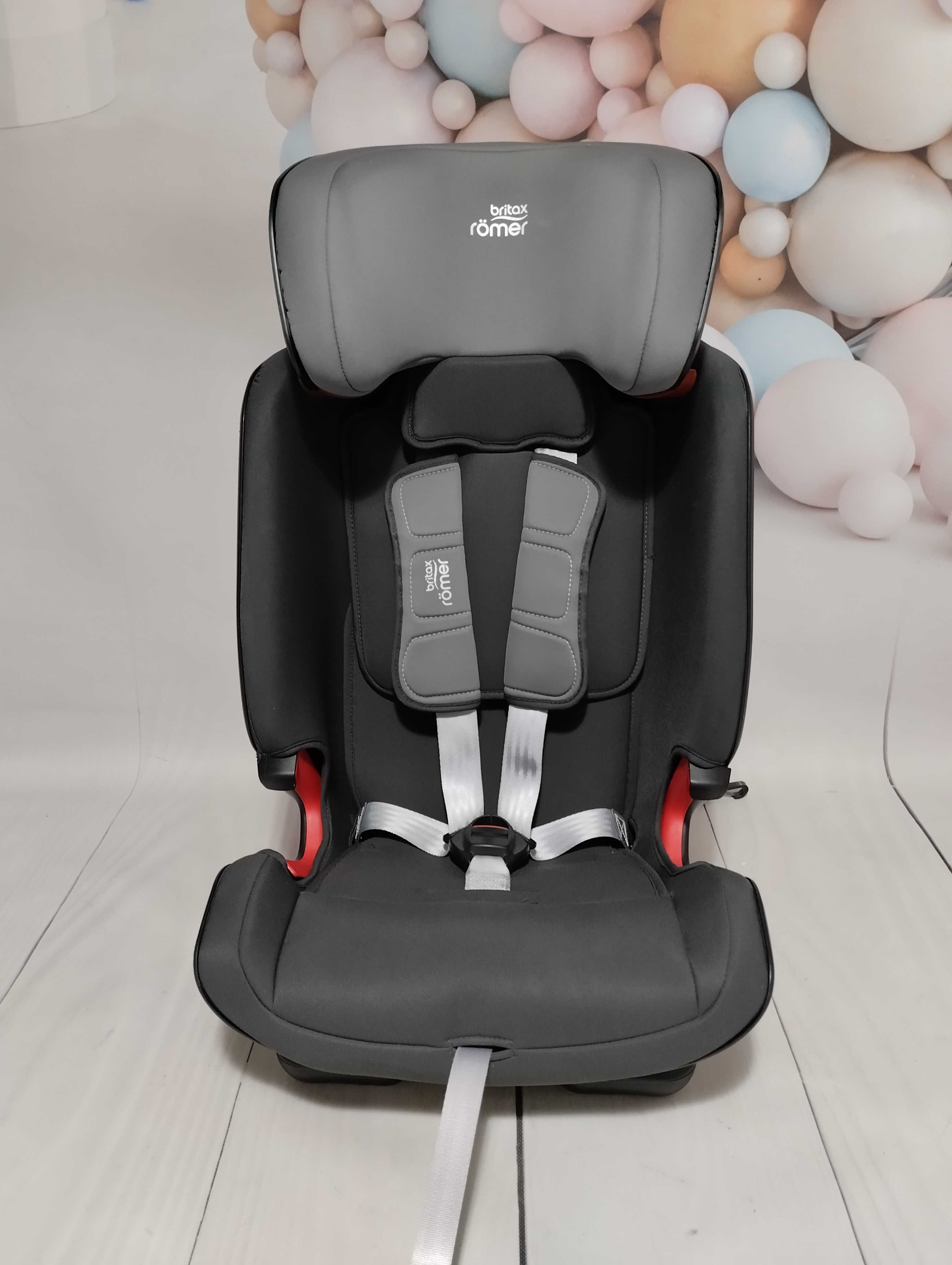 Britax Römer Advansafix IV R - rosnący fotelik samochodowy 9-36 kg