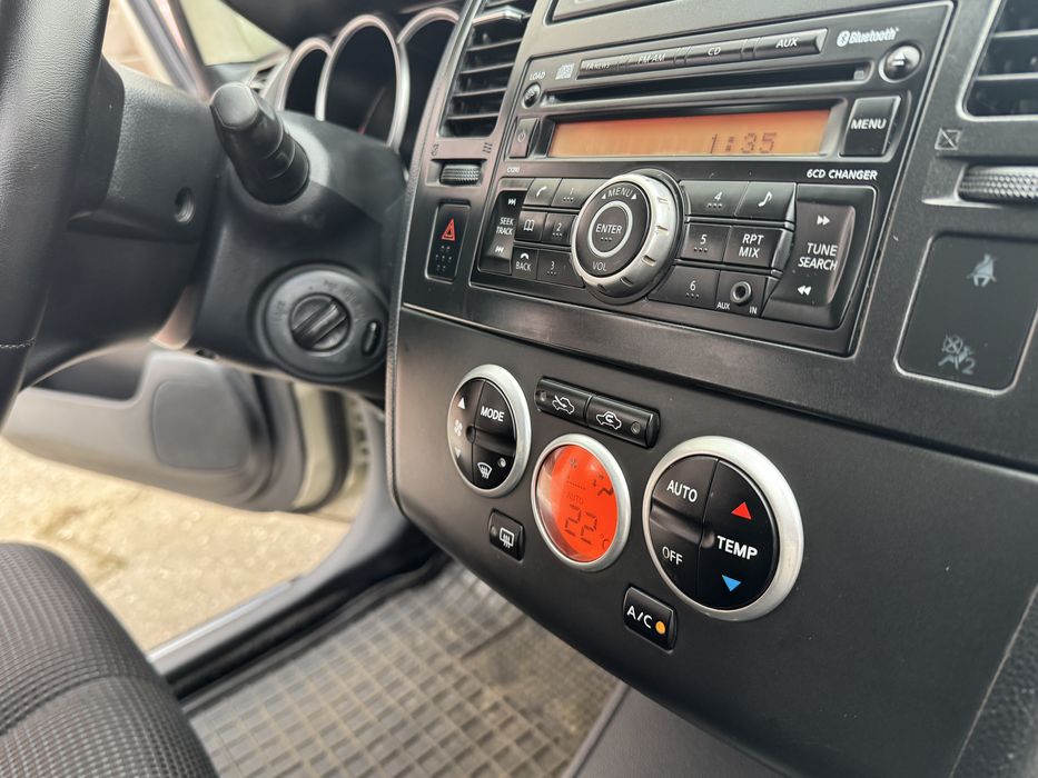 продам Nissan Tiida  2011 года 1.6 бензин