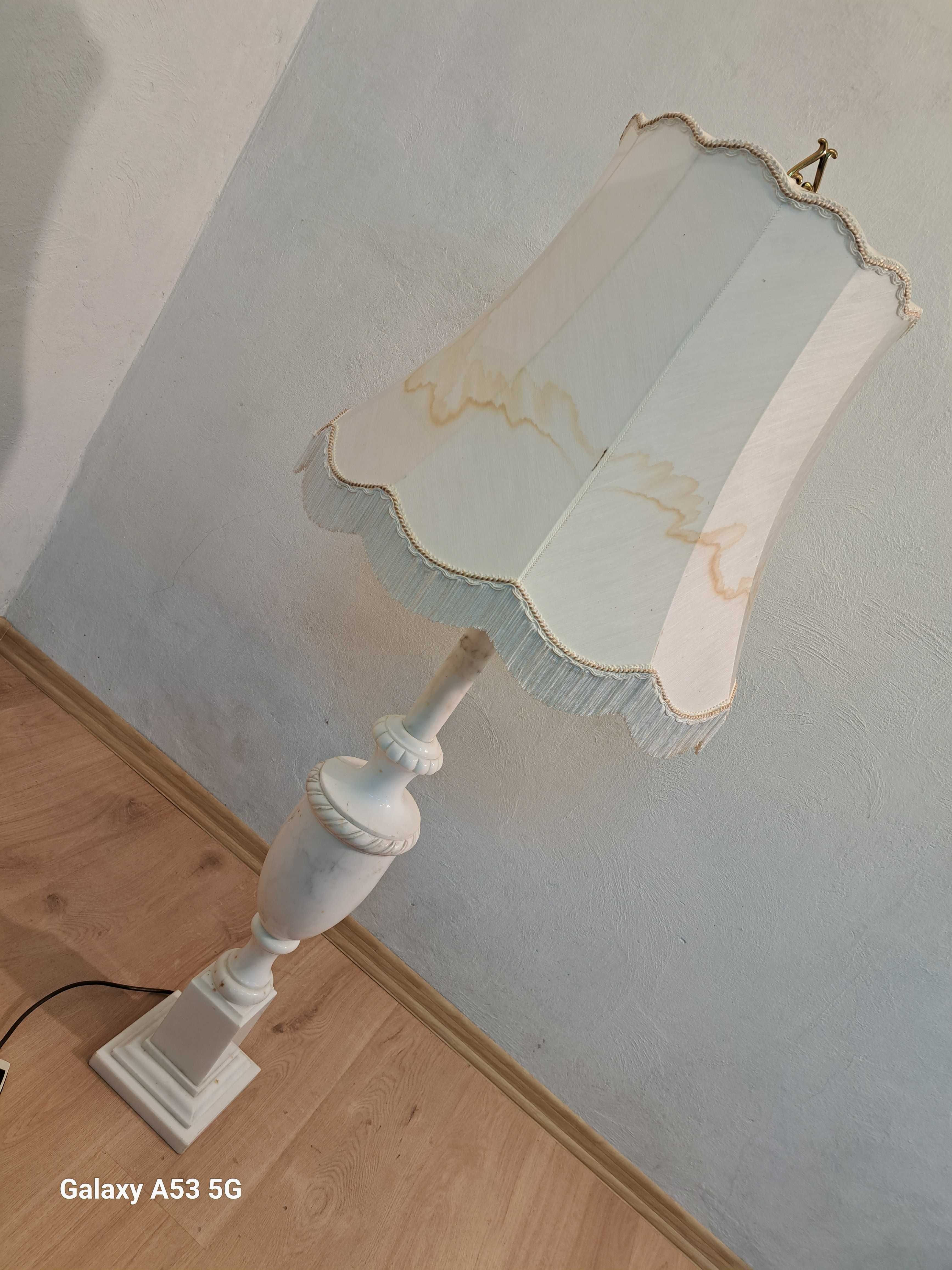 Zabytkowa lampa podłogowa alabastrowa marmurowa biała włoska