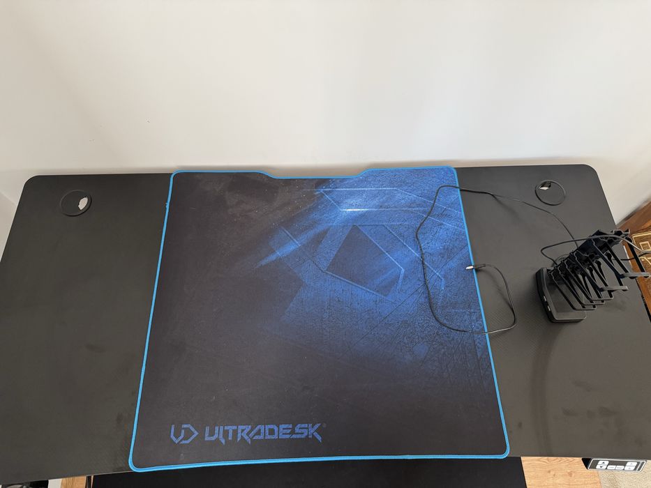 Biurko Ultradesk LEVEL V2 140cm Regulacja wysokości Czarno-niebieskie