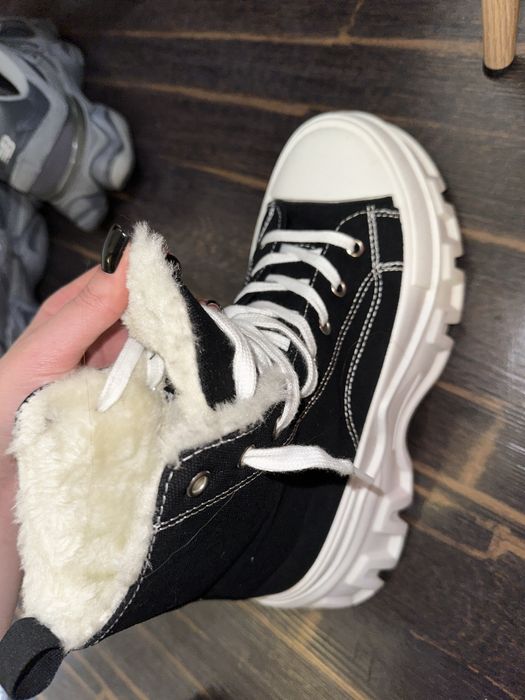 Теплые зимние кеды по типу Converse конверсы черно белые мех