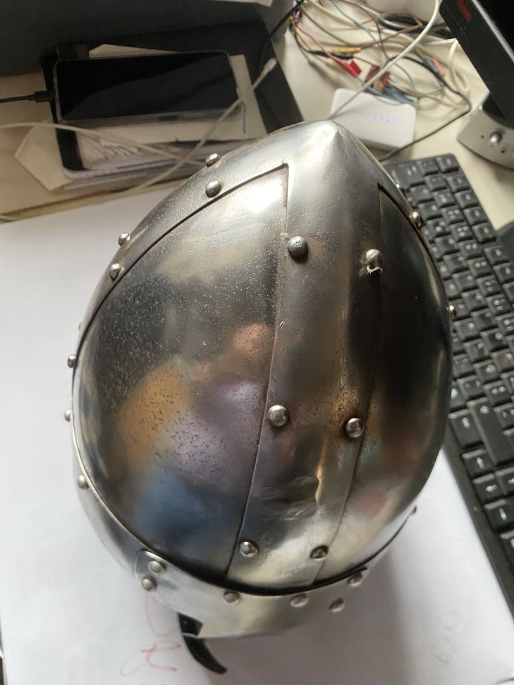 Medieval  capacete  antigo