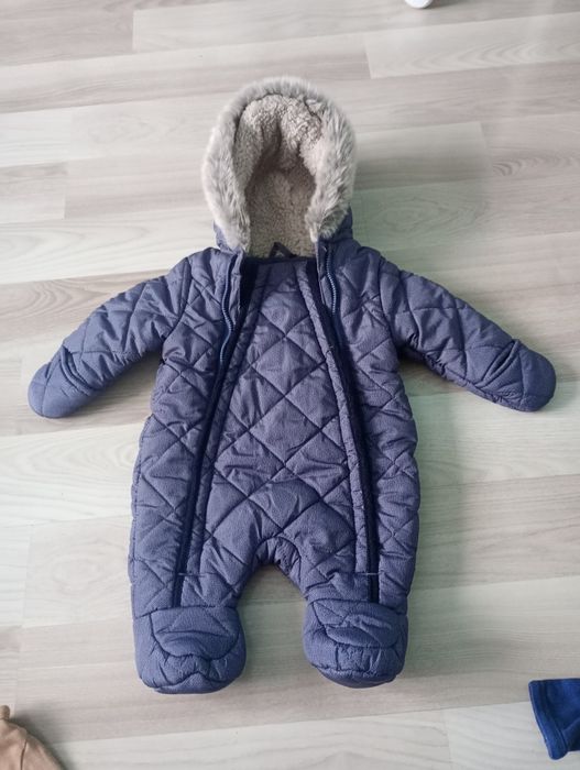 Kombinezon zimowy + ubranka 56cm
