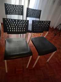 4 cadeiras brancas e pes  cinza