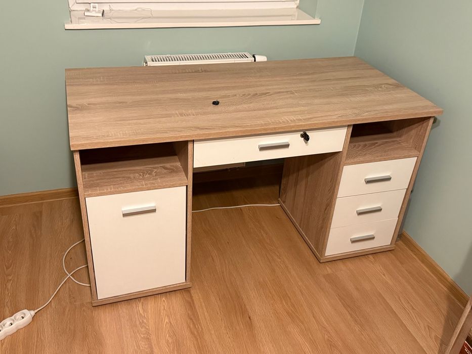 Biurko z szufladami w kolorze dąb Sonoma, białe wstawki