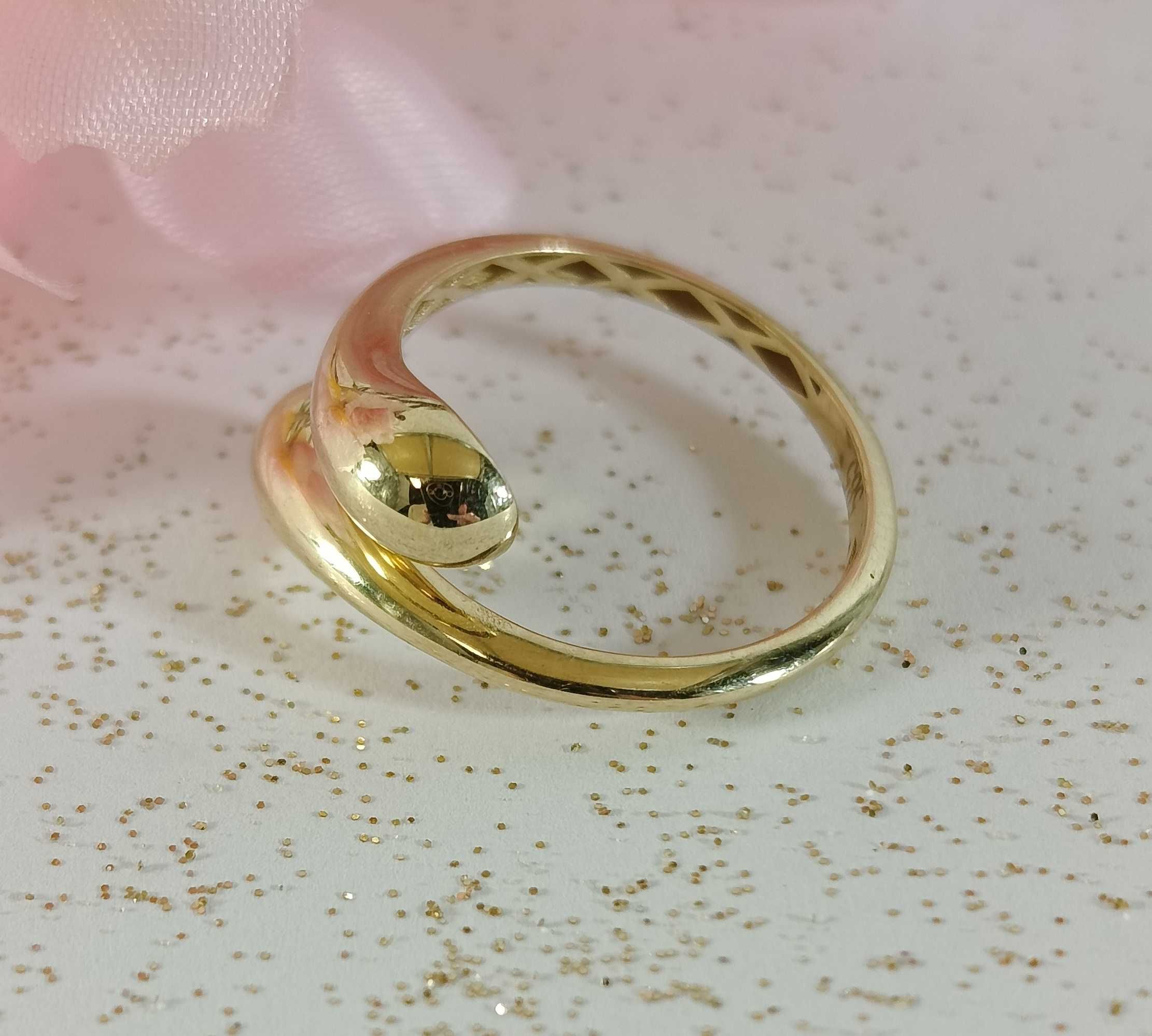 Wyjątkowy złoty pierścionek 2,12G 585