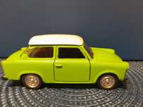 Zielony trabant trampek zabawka kolekcjonerska w bardzo dobrym stanie