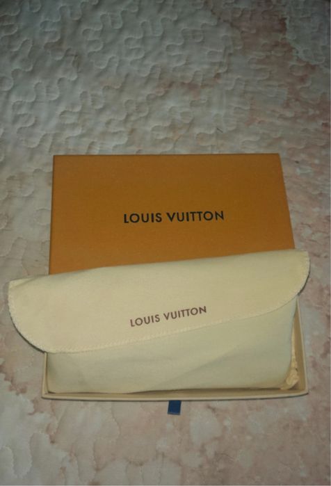 Carteira L V como nova