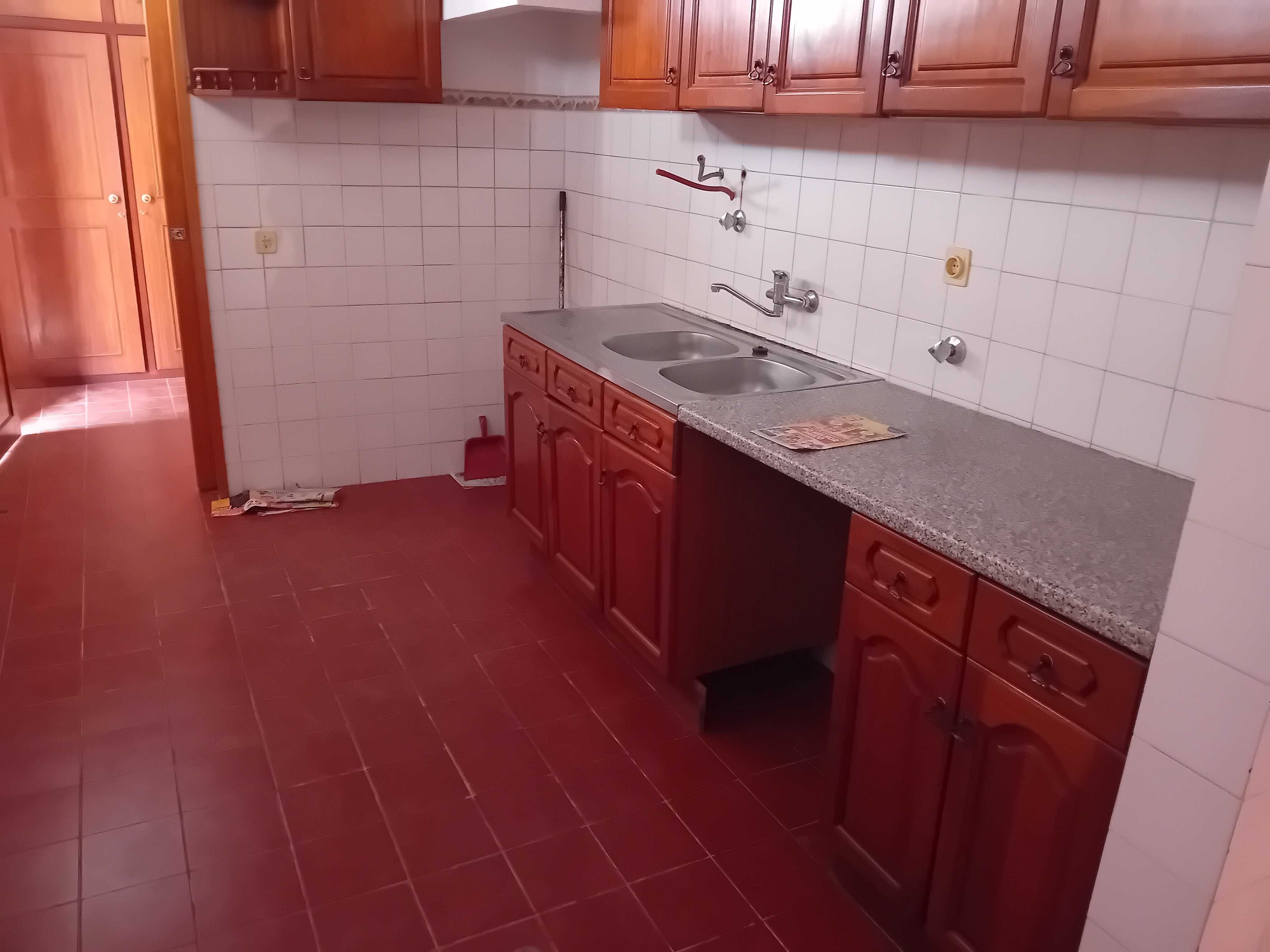 Vende-se moradia em Vila Viçosa