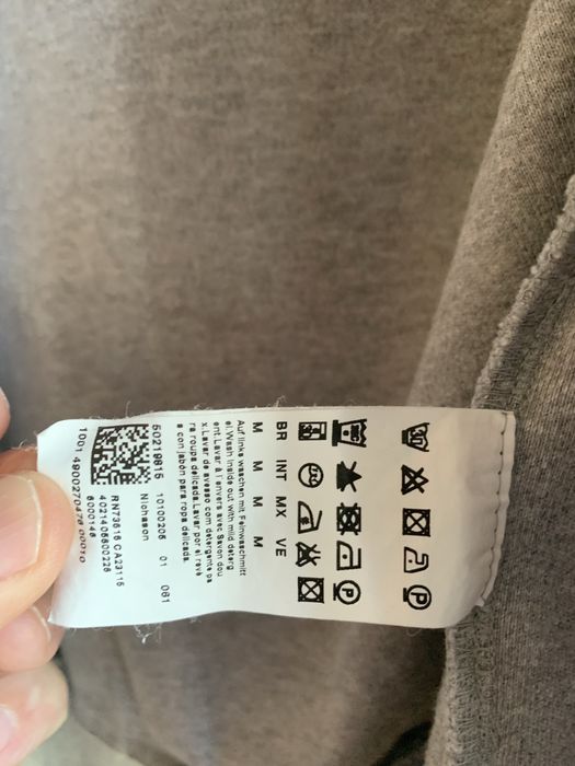 Продам фірмовий желет BOSS  Armani оригінал