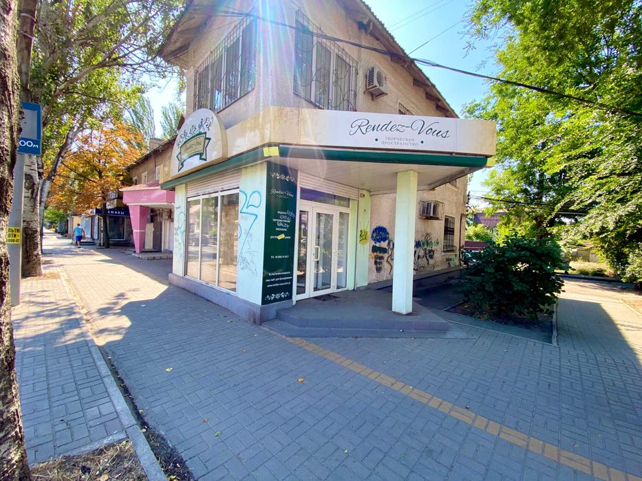 Комерційне дворівневе приміщення в центрі міста (вул. Перемоги).