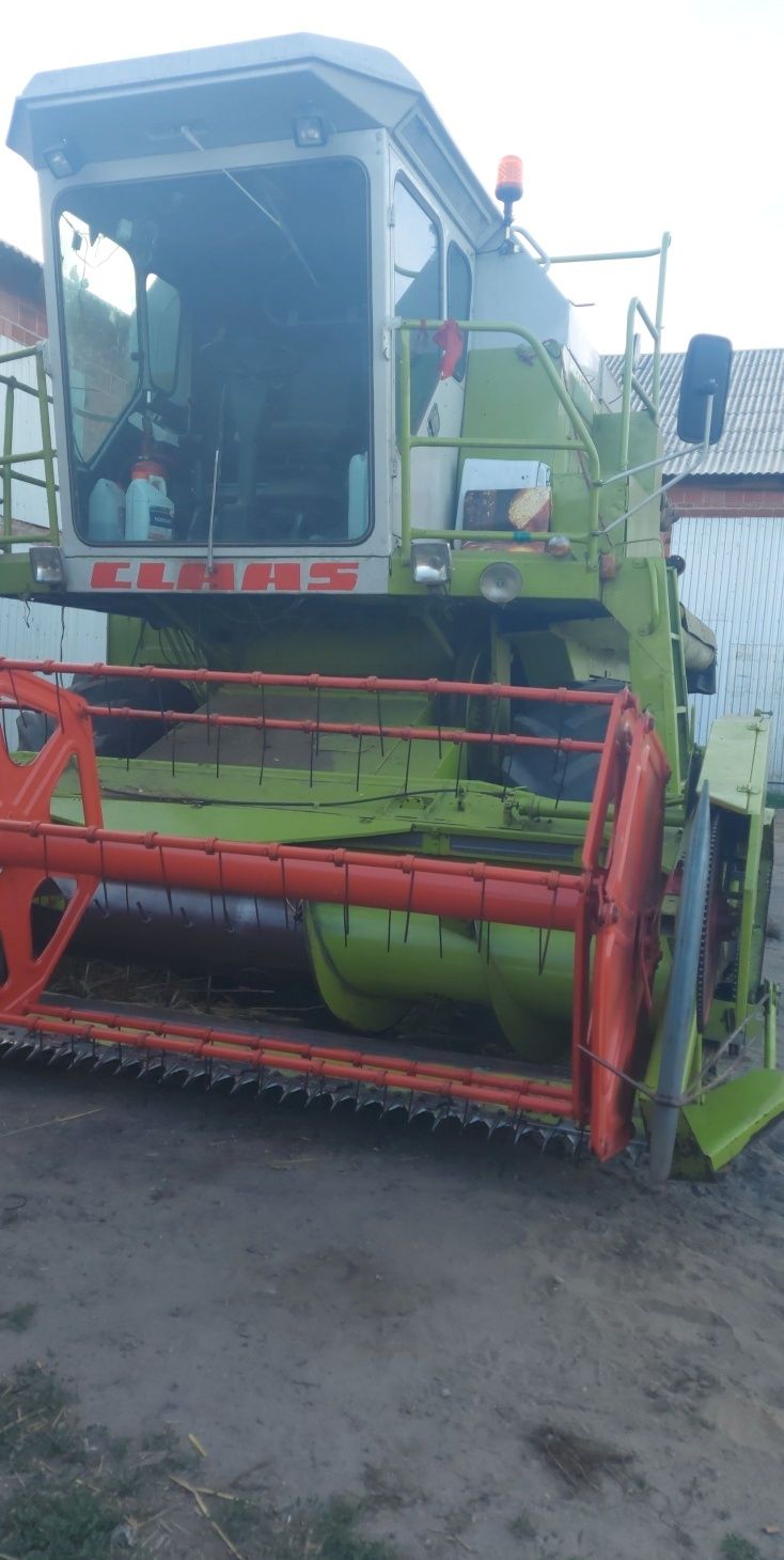 Claas Dominator 76