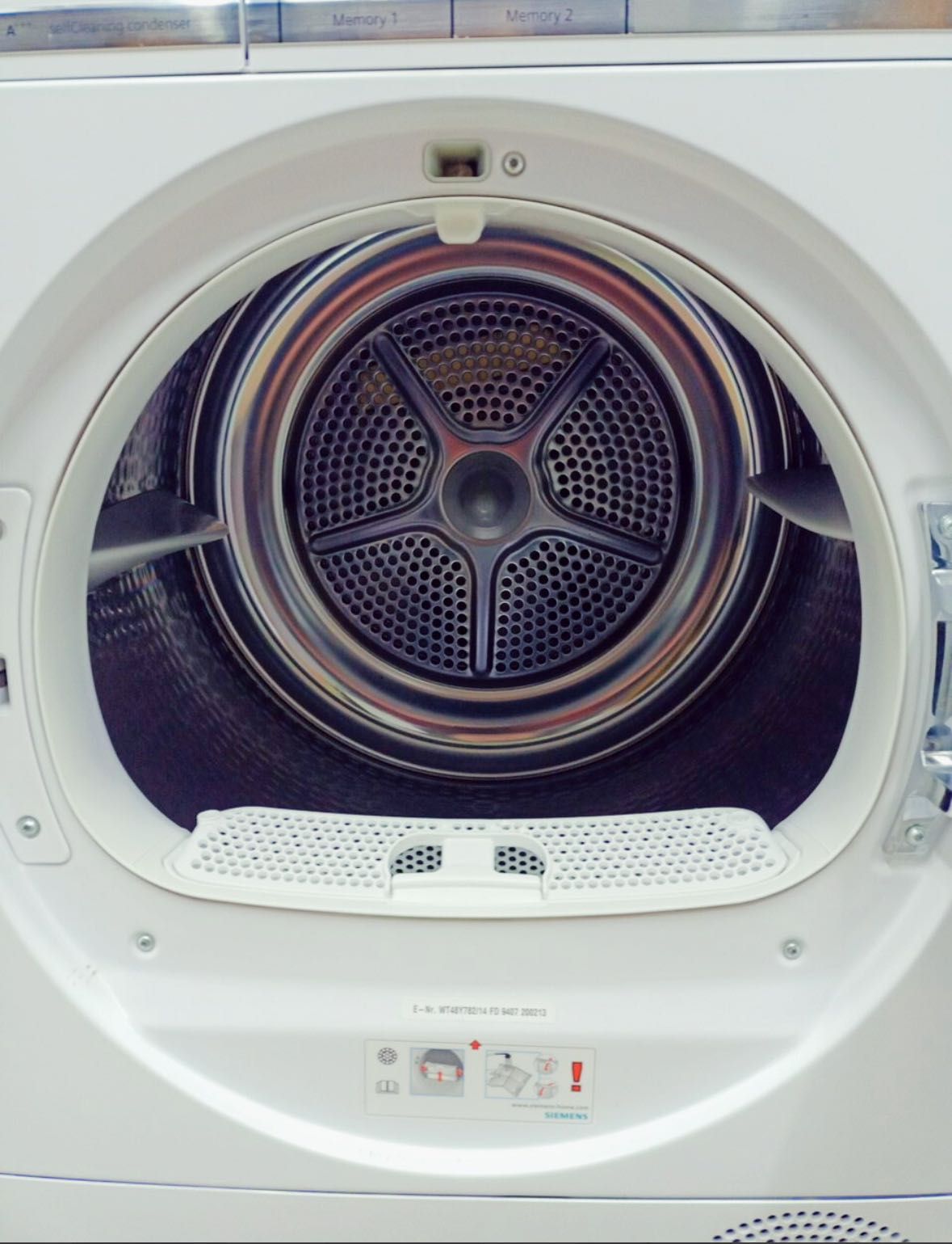 Сушильна машина Siemens IQ890