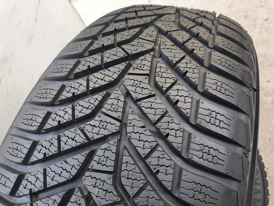 2x Yokohama Bluearth Winter V905  225/55r18  Nowe