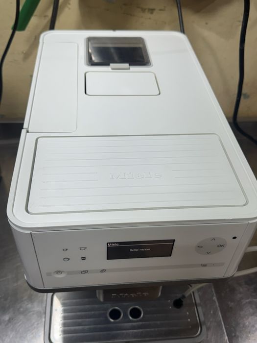 Кавомашина Miele CM6100