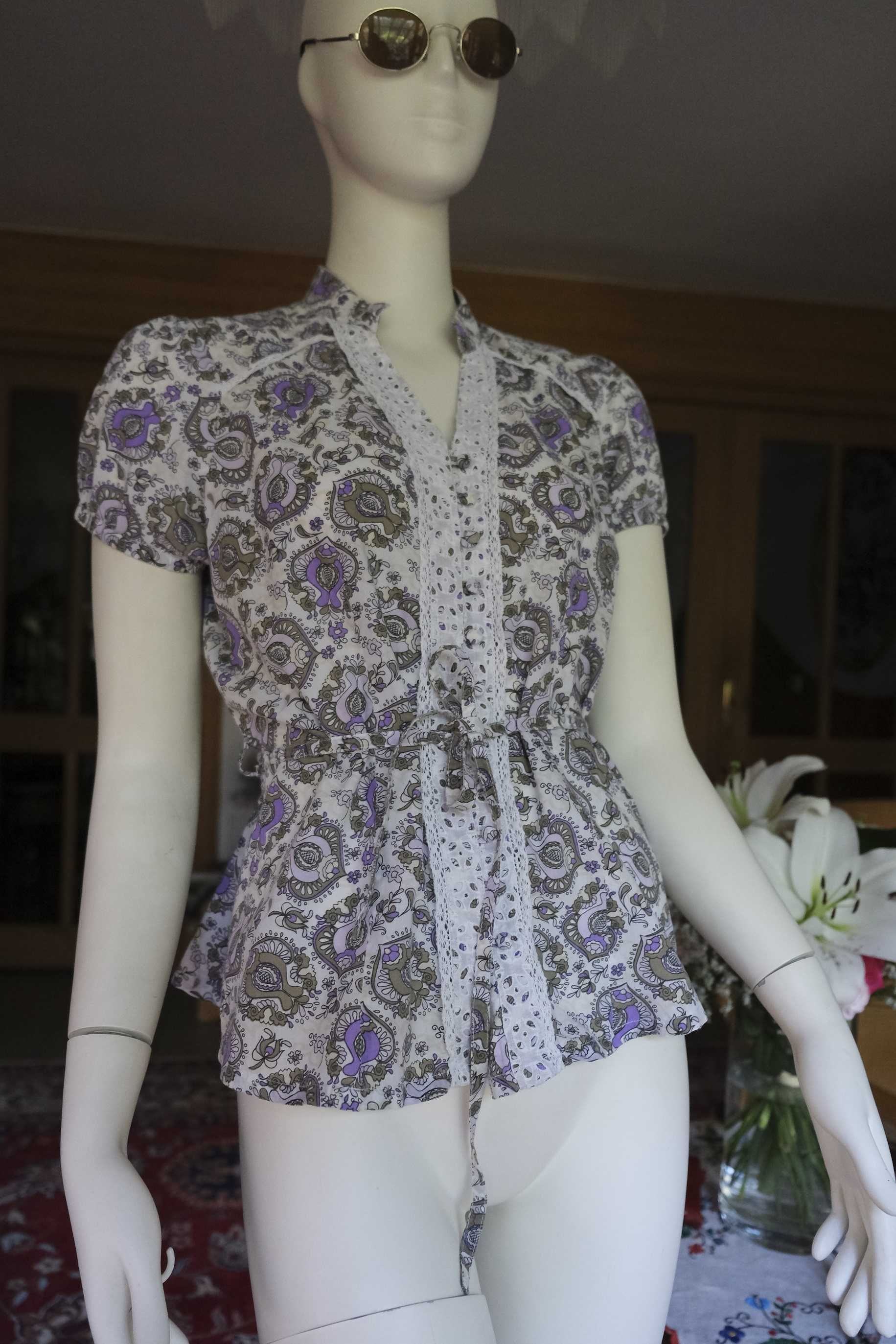 biała letnia bluzka boho bawełniana etno folk wiązana z koronką hippie