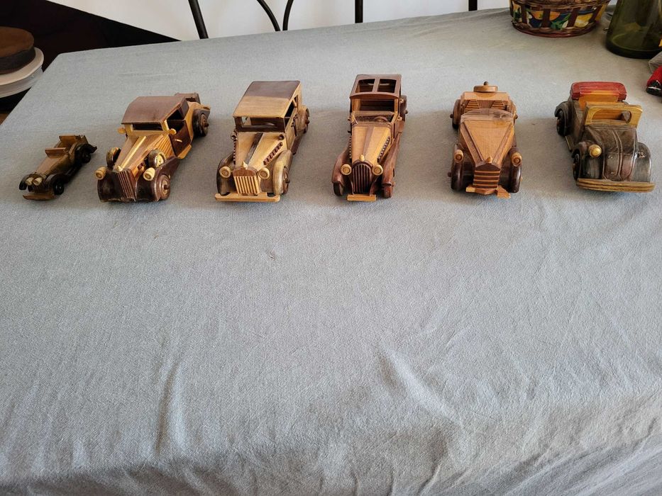 Conjunto de Carros em Madeira