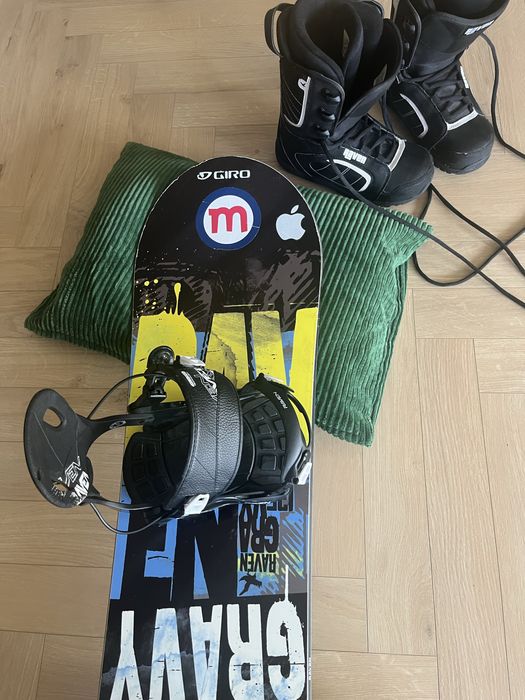 Snowboard 135 w zestawie z butami i wiazaniami