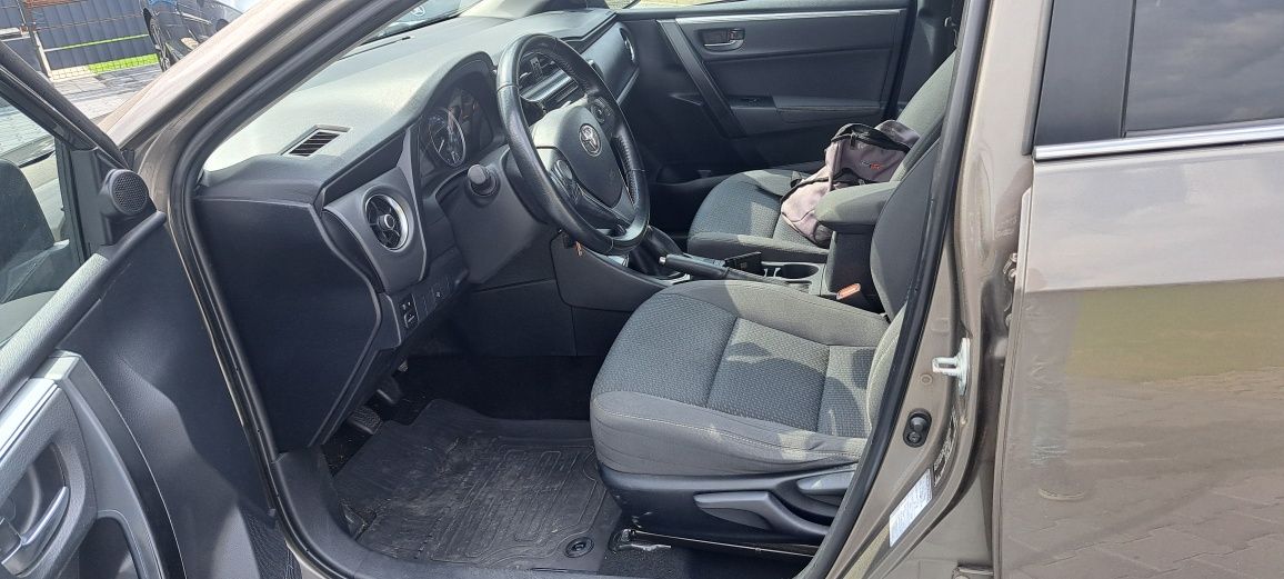 Toyota Corolla 1.6 b salon Polska