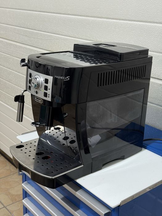 Кавоварка кавомашина Delonghi Magnifica S (Делонгі, Делонжі)