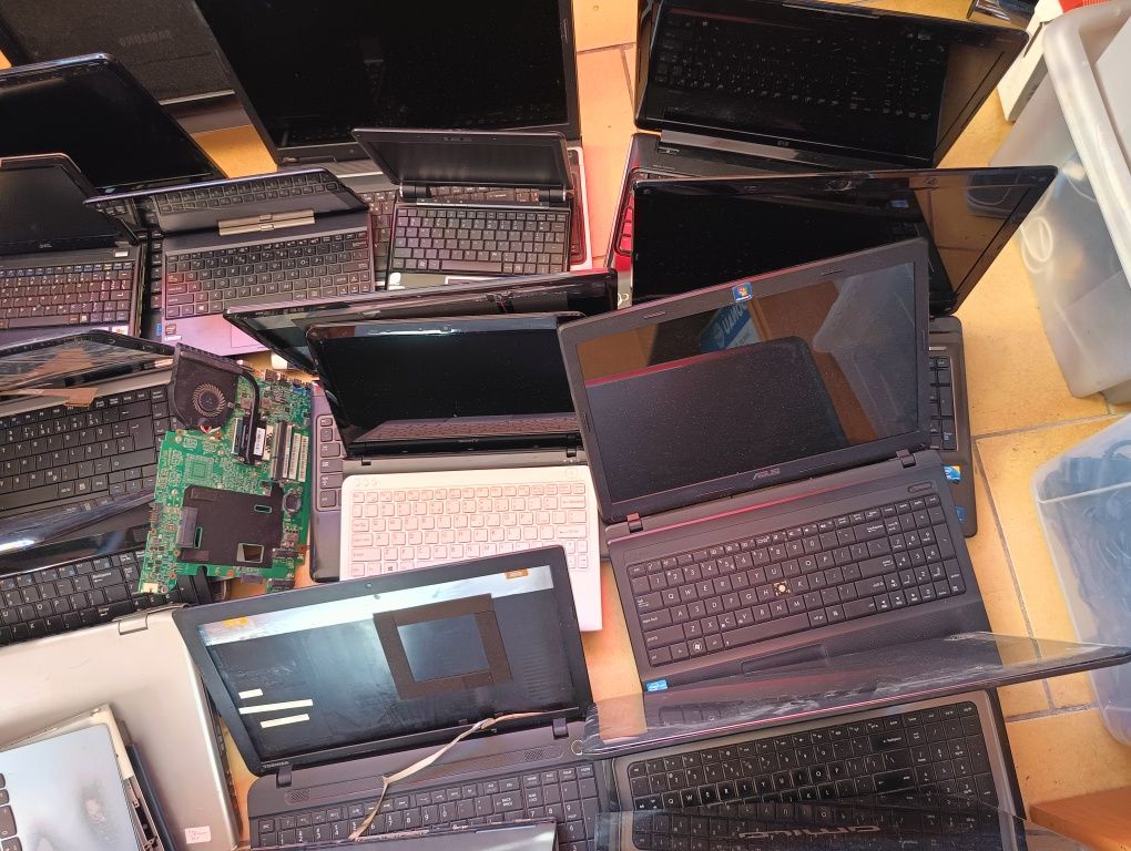 Laptopy złom komputerowy