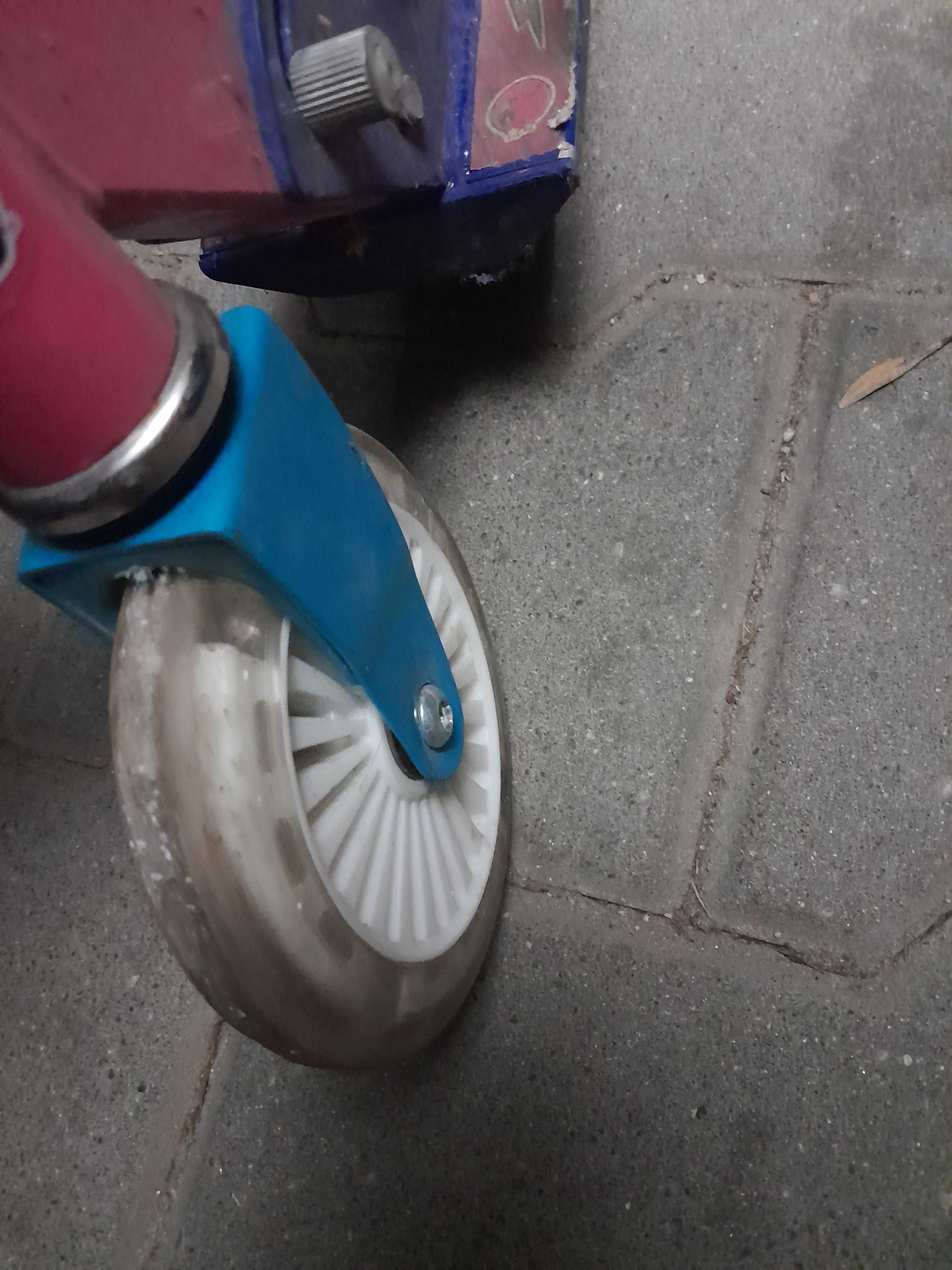 Lalka chore niemowlę plus dwie hulajnogii
