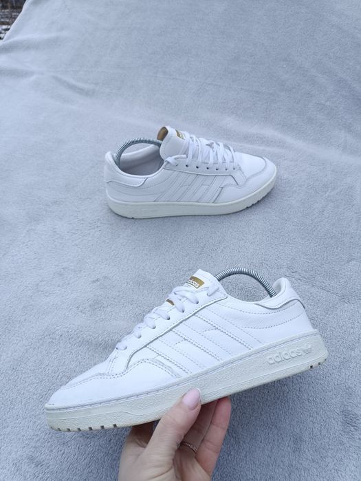 Женские кроссовки Adidas р37.5-38