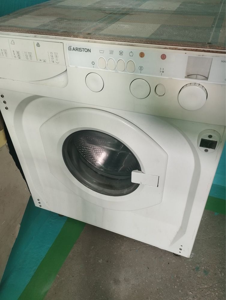 Пральна машина (вбудована) на запчастини Ariston Margherita CD12TX