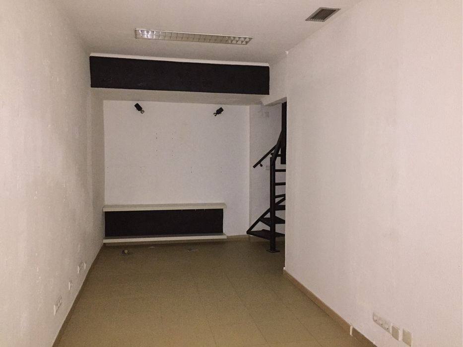 Arrenda-se loja no C.C. Belsul.